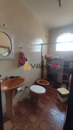 Imagem Descubra esta ampla e aconchegante residência localizada em um dos bairros mais desejados da cidade...