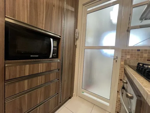 Imagem Apartamento com 2 dormitórios sendo 1 suíte e 1 vaga de garagem em Florianópolis/SC