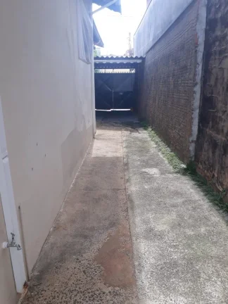 Imagem Casa em ótima localização em Santa Terezinha, com 03 dormitórios sendo 01 com AE, sala, banheiro...