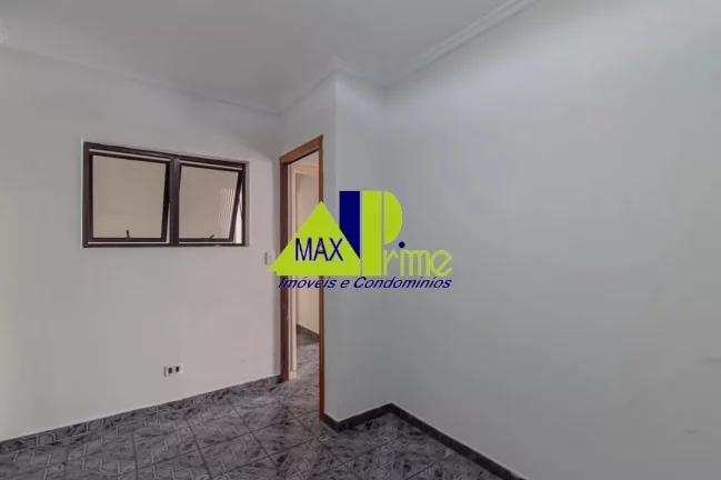 Imagem Casa de Luxo para Locação na Vila Granada, São Paulo-SP: 5 Quartos, 1 Suíte, 3 Salas, 3 Banheiros, 6 Vagas de Garagem.