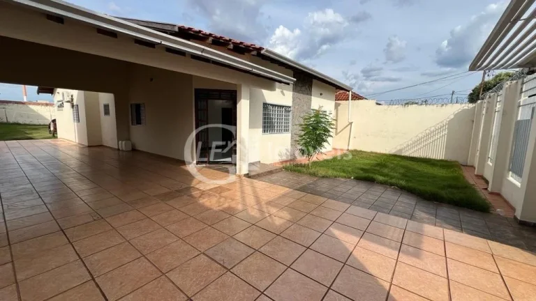 Imagem Impecável casa à venda na Vila Taquarussu, Campo Grande-MS: 3 quartos, 1 suíte, 3 salas, 2 banheiros, 15 vagas, 190m².