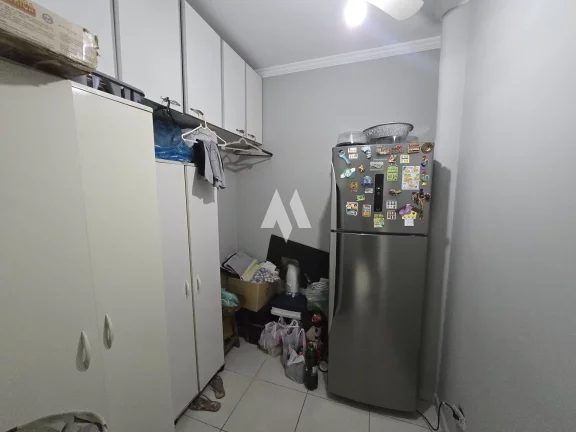 Imagem Oportunidade Única! Casa Sobreposta Baixa, Isolada, 3 Suítes e Localização Privilegiada!
