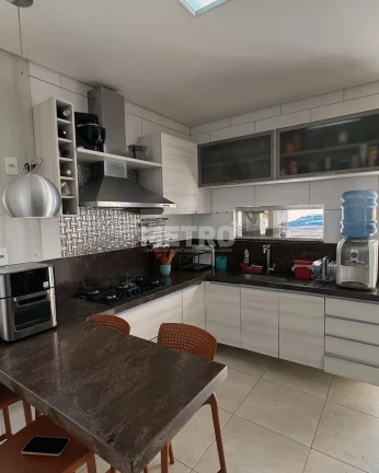 Imagem Casa com 3 suítes, master com closet e hidromassagem, Piscina, Área gourmet