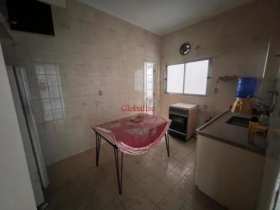 Imagem Oportunidade Para Reforma - Apartamento Vista Mar com 2 dormitórios e 1 vaga escriturada em prédio com portaria 24hrs e elevador por R$ 890.000,00