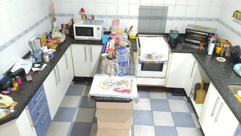 Imagem Sobrado à venda, 118m² com 2 suítes, 2 vagas em condomínio fechado com vaga para visitantes em rua sem saída - Conjunto Residencial Santa Terezinha