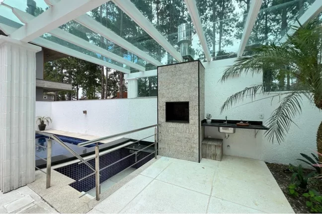 Imagem Casa de condomínio à venda em Xangri-Lá, Praia de Atlântida, com 4 quartos, 405m²