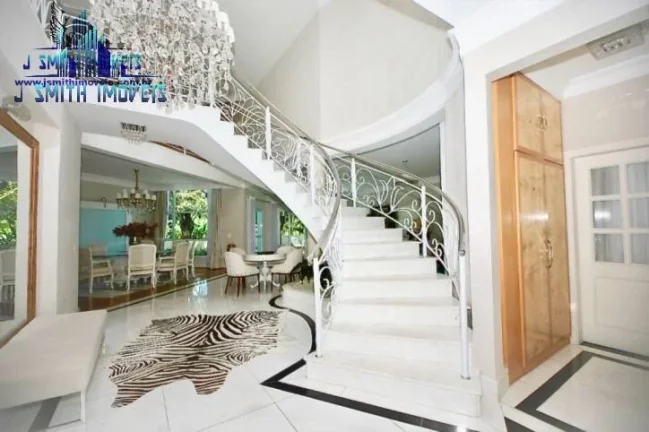 Imagem Belíssima casa em um dos melhores condomínios de alto padrão na Granja Viana!

 1 MILHÃO ABAIXO ...