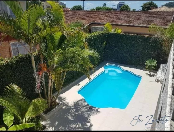 Imagem Sobrado localizado na praia Central de Guaratuba