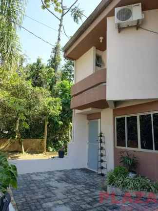 Imagem Sobrado Mobiliado em Condomínio Fechado – 2 Quartos | Área Privativa | Lazer Completo | Próx. Praia Brava e Amores | Balneário Camboriú