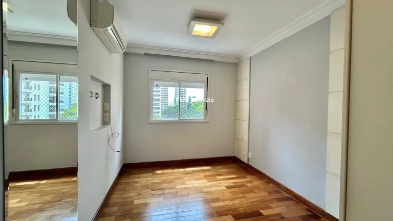 Imagem Apartamento para locação em Moema com 2 quartos, 1 suíte e 2 vagas de garagem