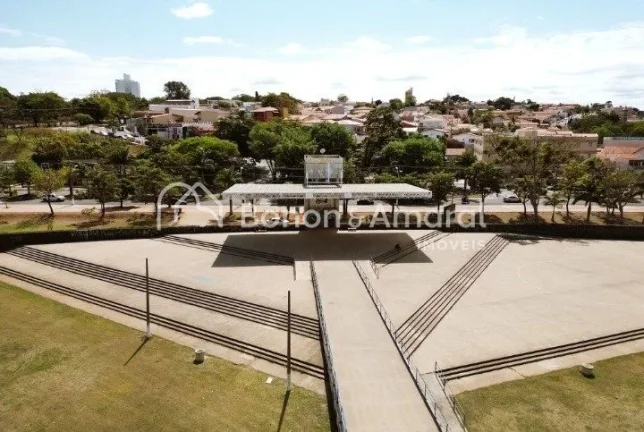 Imagem Excelente oportunidade de galpão comercial e loja à venda na Rua Vital Brasil, em frente à Praça...