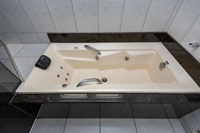 Imagem Sobrado em condomínio no Orleans com Piscina!