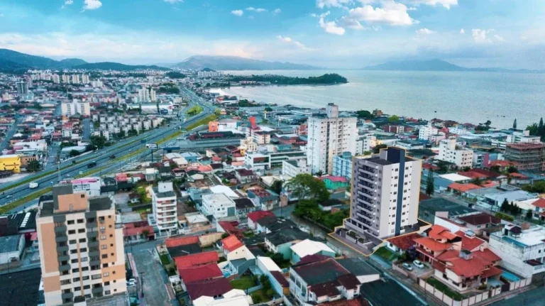 Imagem Apartamento à venda no bairro Barreiros - São José/SC