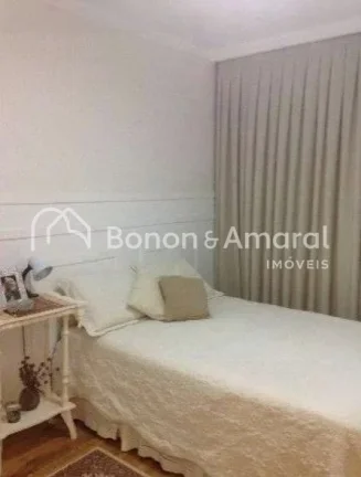 Imagem Excelente apartamento, totalmente reformado e bem localizado, com sala para dois ambientes e varanda...