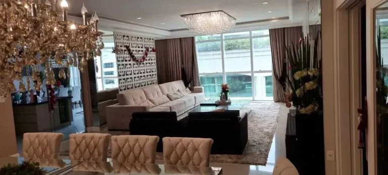 Imagem Apartamento mobiliado com 4 suítes e 3 vagas de garagem na Meia Praia em Itapema