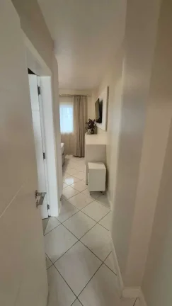 Imagem Apartamento quadra mar com 3 dormitórios sendo 1 suíte e 1 vaga em Meia Praia - Itapema/SC