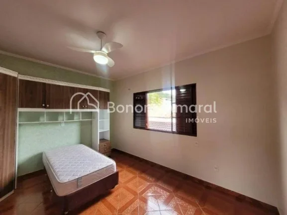 Imagem Lindo e espaçoso sobrado com uma área construída de 288 m². Esse imóvel possui todos os espaço...
