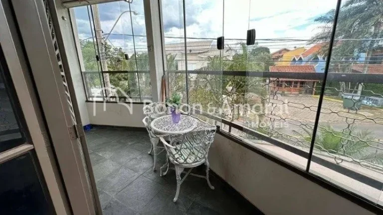 Imagem Venha conhecer esse espaçoso sobrado, pronto para morar, que conta com 211 m² de área construída...