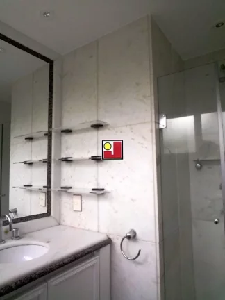 Imagem Vendo 3Q Jardim Europa, em frente ao BarraShopping, dependências, 2 vagas, churrasqueira, quadra poli, campo de futebol e volei de praia, pier, balsa