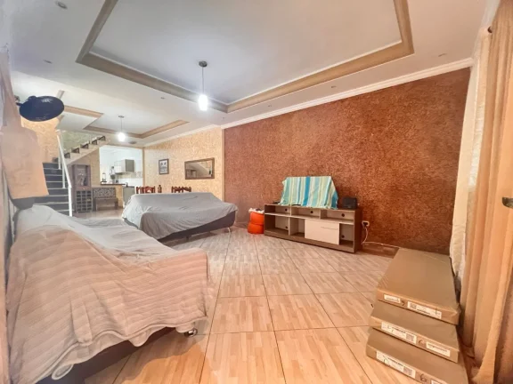 Imagem Casa para Venda em Praia Grande, Caiçara, 3 dormitórios, 2 suítes, 2 banheiros, 2 vagas