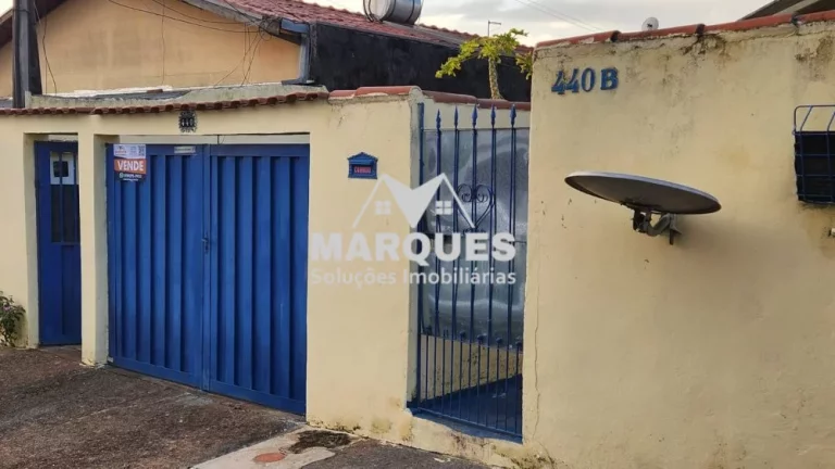 Imagem Oportunidade Ter. de 250m² com 2 Casas no Jd. Campos Verdes