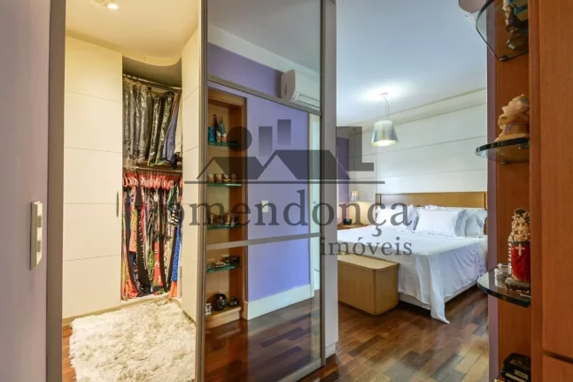 Imagem Apartamento no Itaim Bibi com 3 quartos (1 suíte) e 2 vagas, reformado.