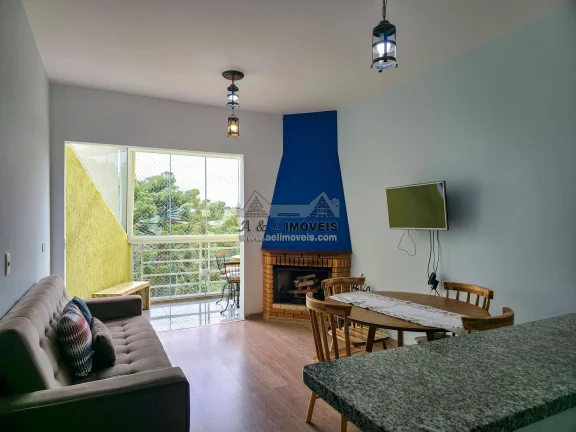 Duplex em Campos do Jordão com lareira e vista para o vale