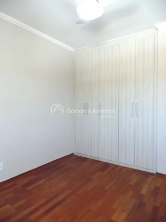Imagem Reformado, amplo, 3 quartos, sendo 1 suíte, 2 com armários e 1 com bancada para estudo/escritório...