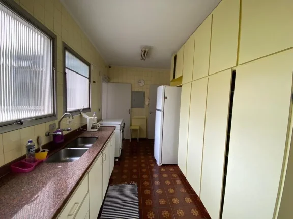 Imagem Apartamento Perdizes - 143M², 3 Dorms, 1 Suíte, Sala para 2 Ambientes, 2 Vagas Independentes, Varanda, Armários, Banheira.