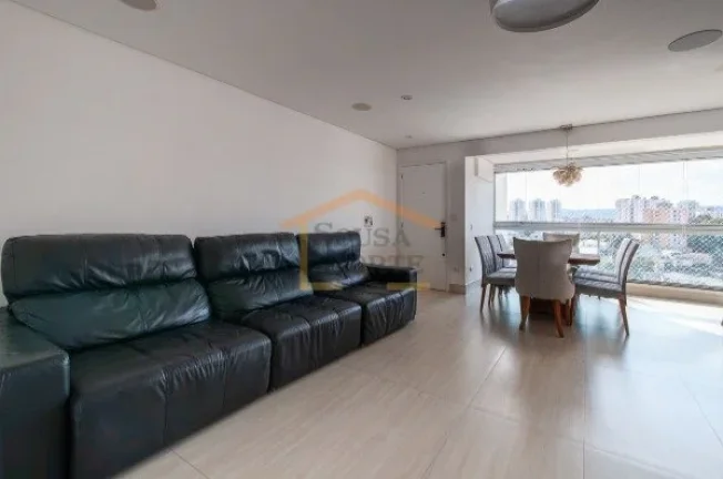 Imagem Apartamento de 114m².
O imóvel conta com 2 suítes espaçosas, ambas equipadas com móveis planeja...