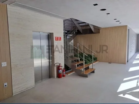 Imagem Excelente oportunidade de locação! Prédio Comercial de 600 m² de alto padrão, com uma localização privilegiada em uma via de grande circulação. Este i