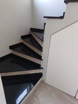 Imagem Sobrado com 2 dormitórios à venda, 64 m² por R$ 380.000,00 - Vila Colorado - Suzano/SP