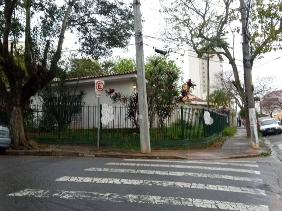 Imagem Terreno com Casa Velha de Esquina 1.100metros de área e Estuda Oferta