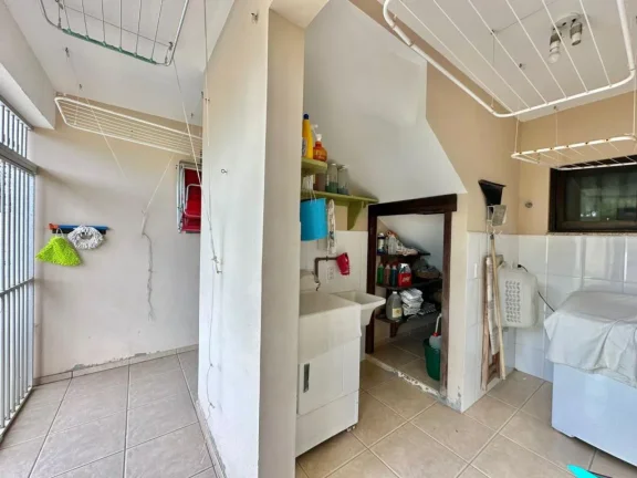 Imagem Sobrado 8 dormitórios - Bairro Capão Novo