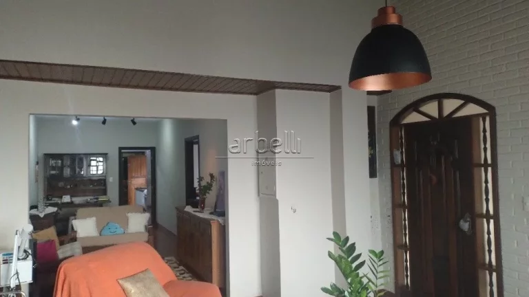 Imagem Explore este encantador sobrado em estilo colonial localizado no Butantã, com fácil acesso ao Metr...