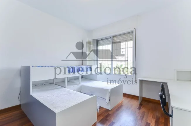 Imagem Apartamento encantador à venda em Higienópolis, com 3 quartos ( 1 suíte ) e 1 vaga, 191m²