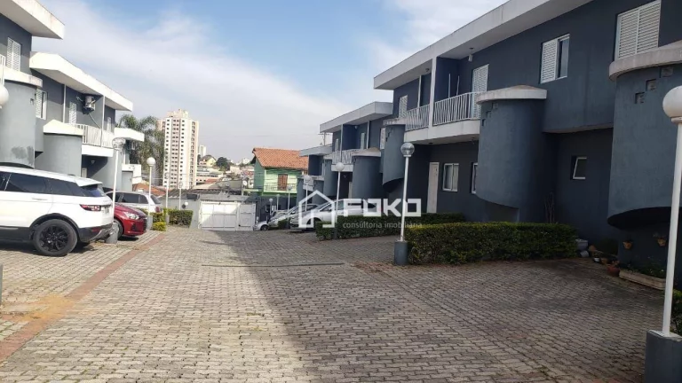 Imagem Sobrado com 3 dormitórios para alugar, 140 m² por R$ 3.320,00/mês - Jardim do Papai - Guarulhos/SP