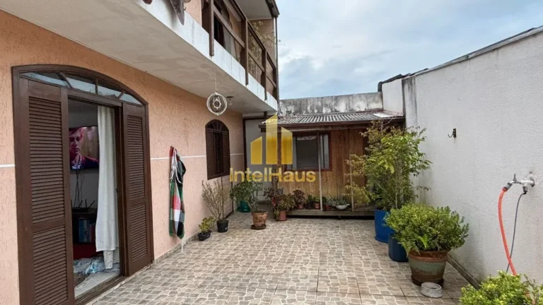 Imagem Excelente oportunidade para quem busca espaço ou potencial de renda com locação. Localizado na Ru...
