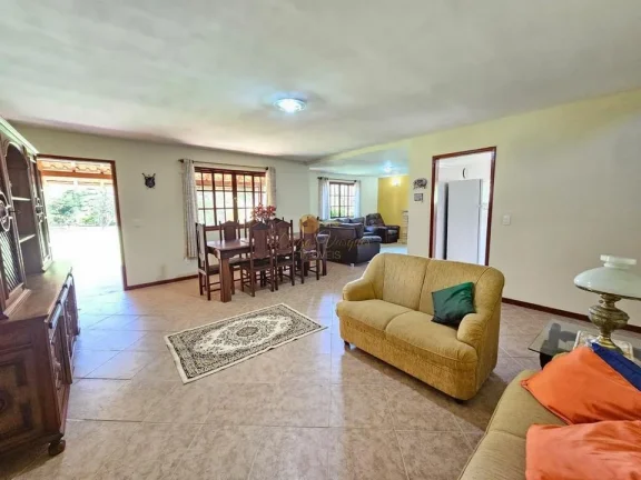 Imagem Casa em Condomínio para Venda em Teresópolis / RJ no bairro Vale Alpino