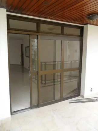 Imagem Praia de Pitangueiras, Local Nobre, Alto Padrão, Lazer Total, 2 Garagens, 145 m² úteis, Próximo ao Mar, Reformado.
