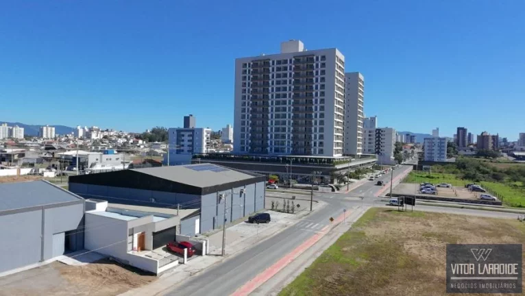 Imagem Terreno de Esquina 2.704m² à Venda no Bairro Recife