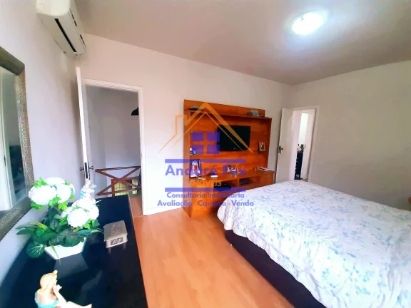 Imagem Casa com 5 quartos, 2 suítes, quintal, garagem para 3 carros, terreno 12X35, à venda, 215 m² por R$ 630.000 - Méier - Rio de Janeiro - RJ