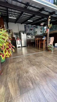 Imagem Casa com 3 suítes e 4 vagas de garagem em Balneário Camboriú/SC