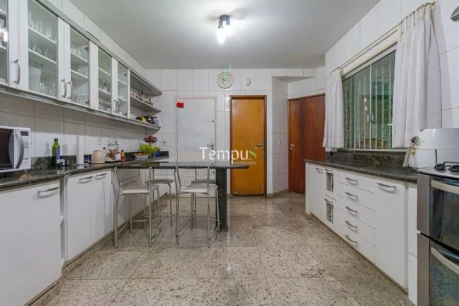 Imagem Sobrado de 421m² à venda no bairro Jardim América - Goiânia/GO