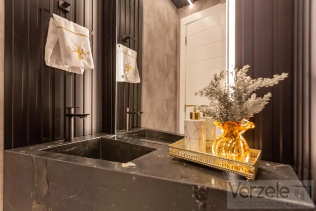 Imagem Apartamento 4 ou + dormitórios para Venda em Balneário Camboriú / SC no bairro Centro