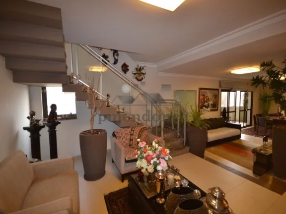 Imagem Magnífica cobertura em excelente localização!! Finamente decorada. No piso superior: cozinha amer...