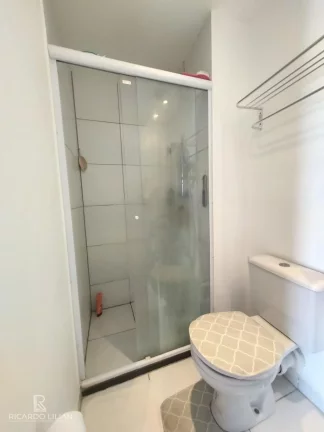Imagem URGENTE!!! Apartamento ao lado do metro Tatuapé em andar alto, varanda e vista livre para sempre.