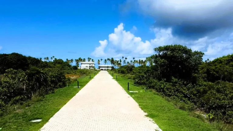 Imagem Lote em condomínio com 700m² , localizado no privilegiado bairro Praia do Forte em Mata de São João-BA