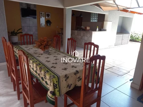 Imagem Casa com 3 dormitórios à venda, 180 m² por R$ 800.000,00 - Setor Santos Dumont - Itumbiara/GO