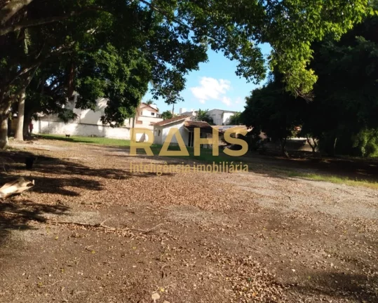 Imagem Terreno com 3.875,45 m² Em Camboriu na região Central Excelente opção para construção e para i...